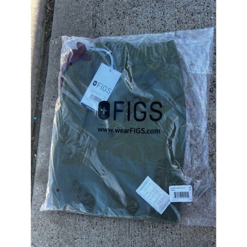 85.NWT FIGS DARK OLIVE Men M_Cairo Cargo Pants Size XS wo